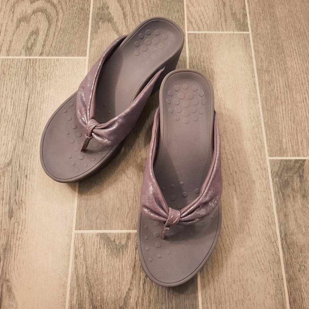 Vionic Arabella Metallic Pewter Wedge Toe Post Sandals 8